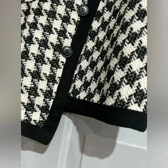 Ledin  Houndstooth mini skirt black & white shorts underneath in sise small NWT - Picture 5 of 13